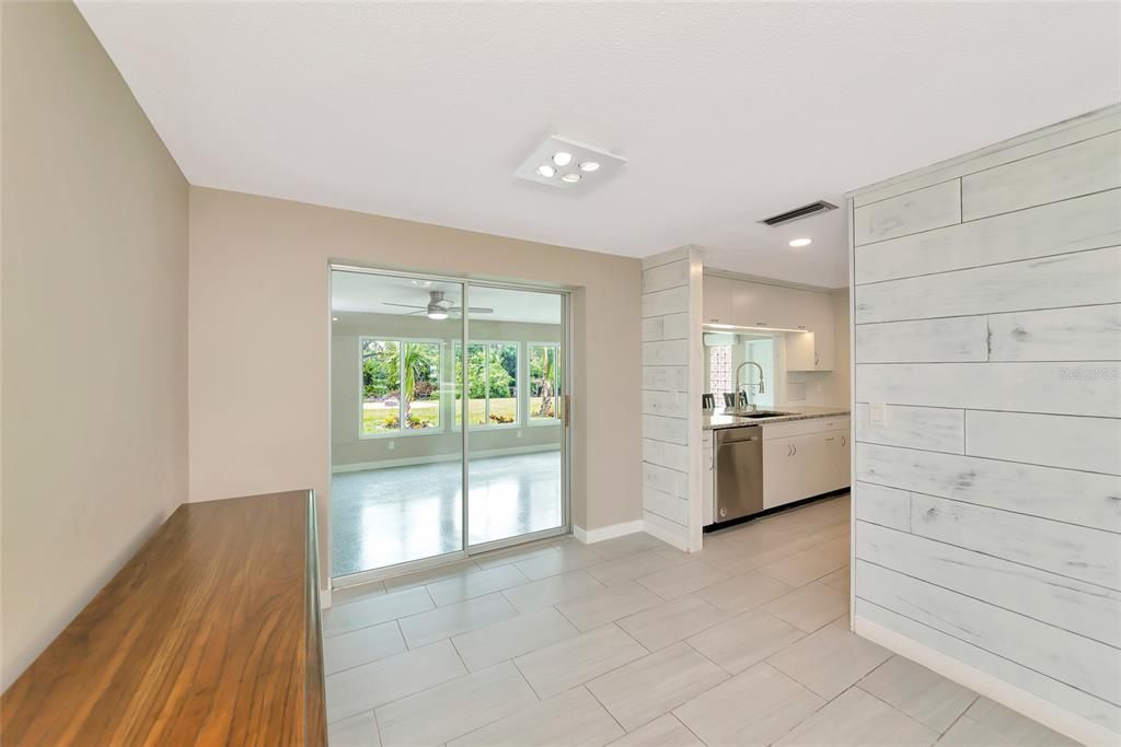 En Venta: $765,000 (4 camas, 3 baños, 2366 Pies cuadrados)