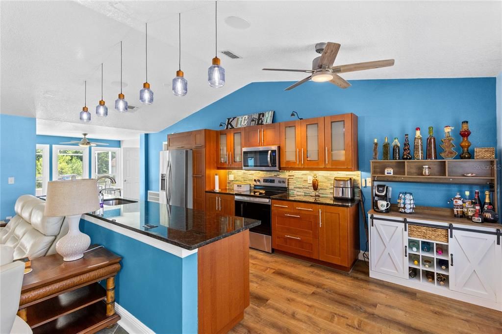 На продажу: $415,000 (3 спален, 2 ванн, 1687 Квадратных фут)