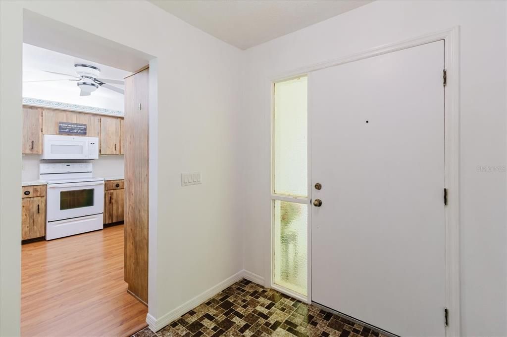 For Sale: $353,000 (2 beds, 2 baths, 1301 Square Feet)