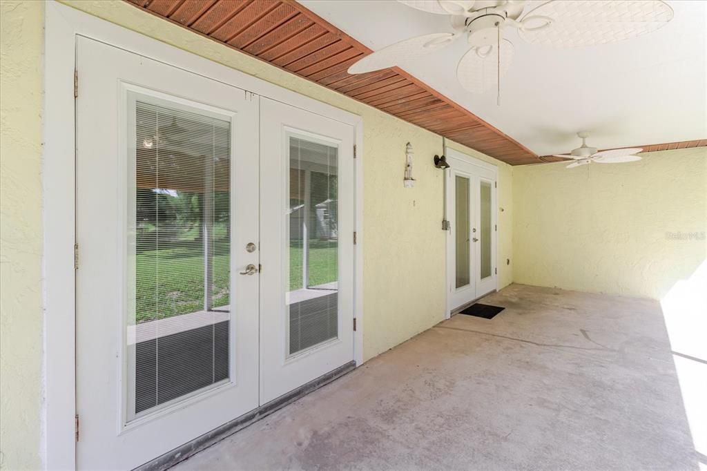 For Sale: $353,000 (2 beds, 2 baths, 1301 Square Feet)
