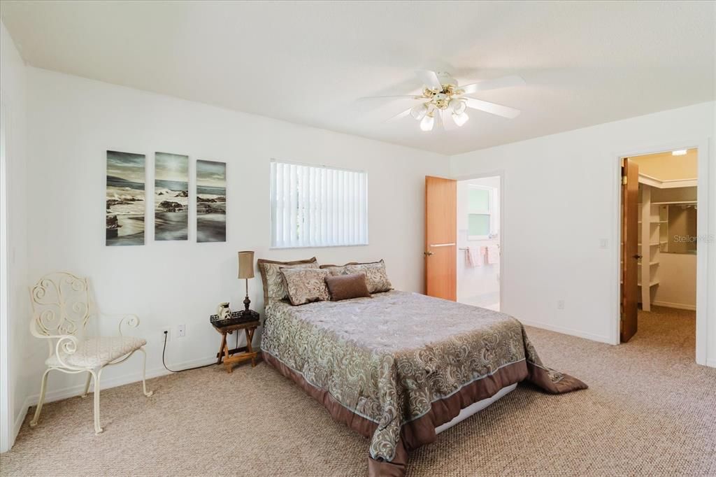 For Sale: $353,000 (2 beds, 2 baths, 1301 Square Feet)