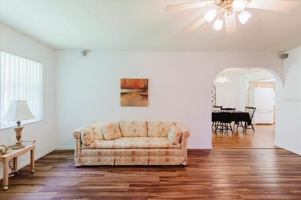 For Sale: $353,000 (2 beds, 2 baths, 1301 Square Feet)