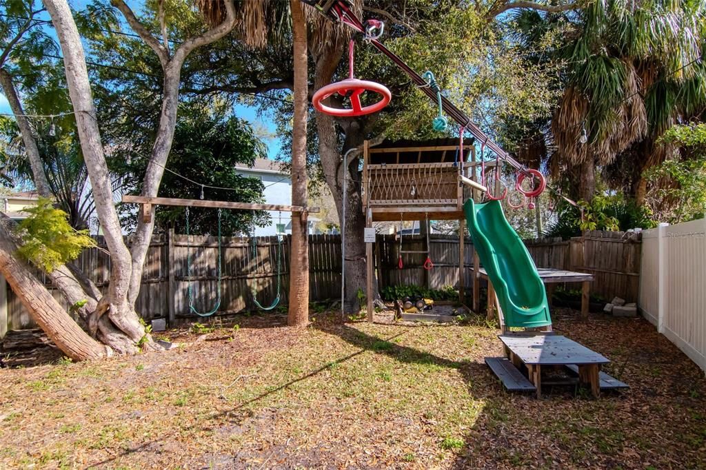 En Venta: $650,000 (4 camas, 2 baños, 2004 Pies cuadrados)