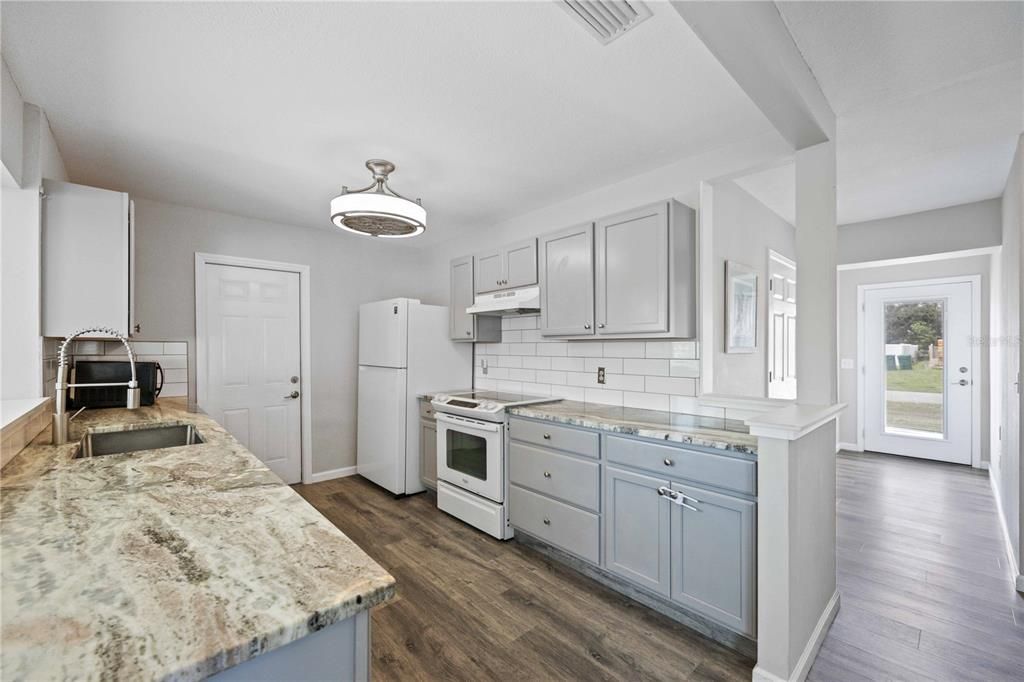 For Sale: $335,000 (3 beds, 2 baths, 1248 Square Feet)