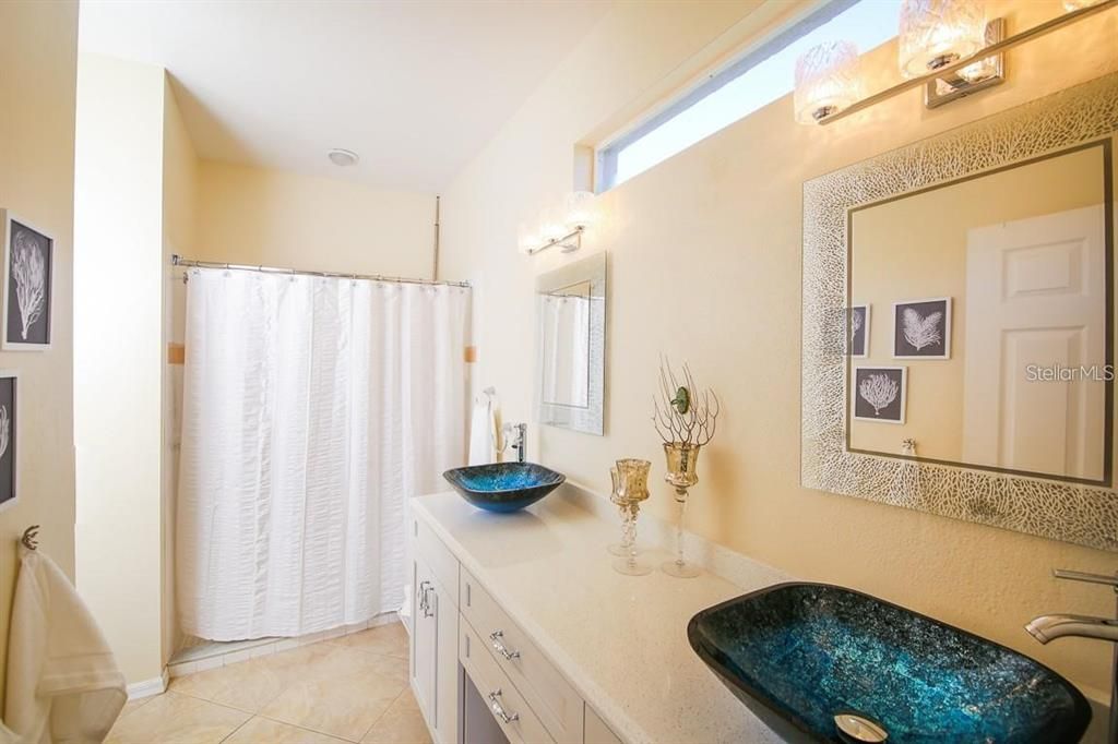 For Rent: $3,000 (3 beds, 2 baths, 1661 Square Feet)