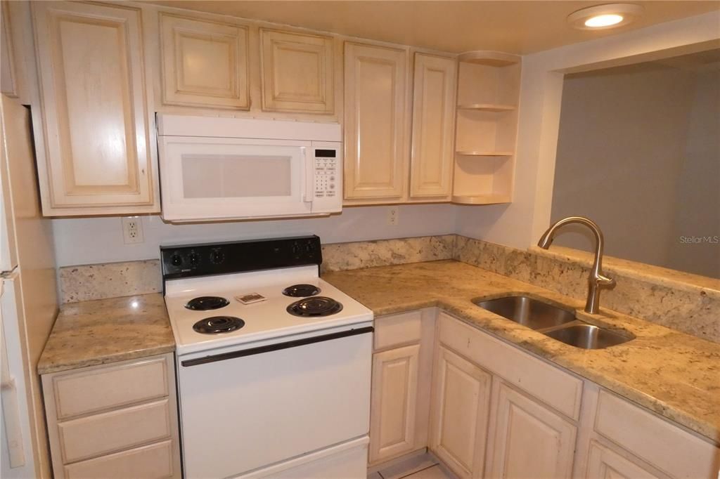 For Rent: $1,395 (1 beds, 1 baths, 650 Square Feet)