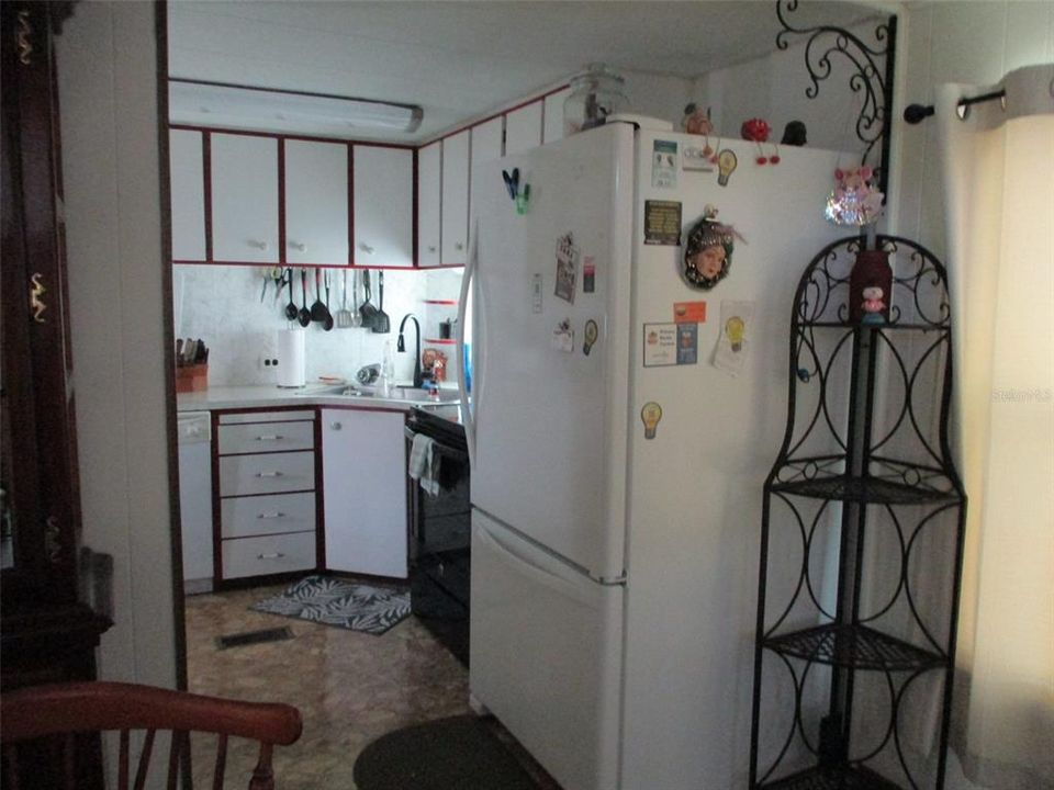 For Sale: $125,000 (2 beds, 1 baths, 804 Square Feet)