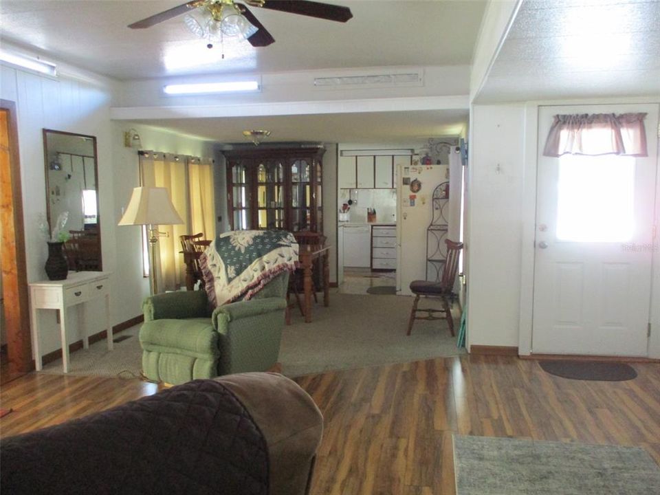 For Sale: $125,000 (2 beds, 1 baths, 804 Square Feet)