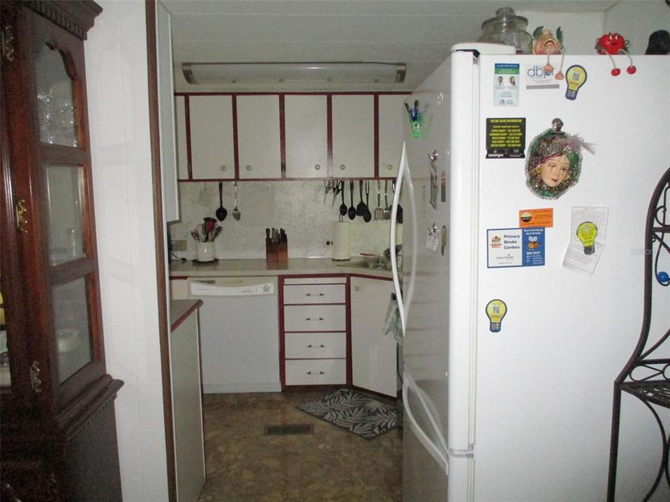 For Sale: $125,000 (2 beds, 1 baths, 804 Square Feet)
