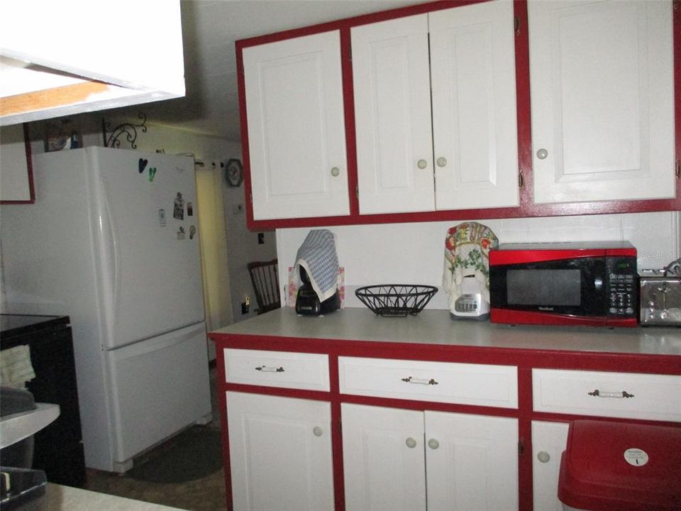 For Sale: $125,000 (2 beds, 1 baths, 804 Square Feet)
