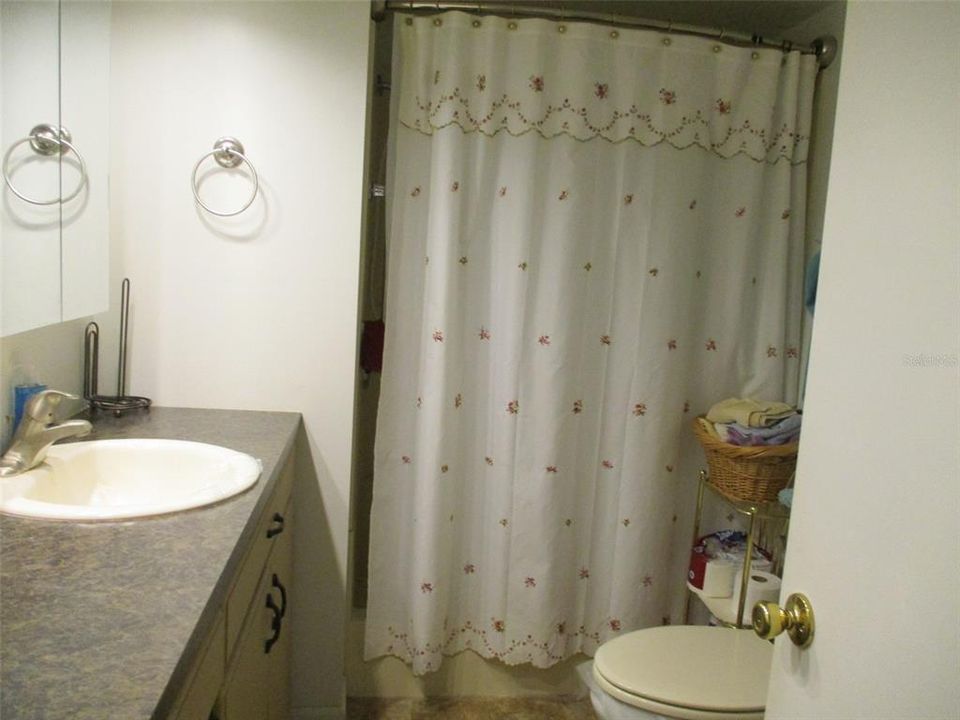For Sale: $125,000 (2 beds, 1 baths, 804 Square Feet)
