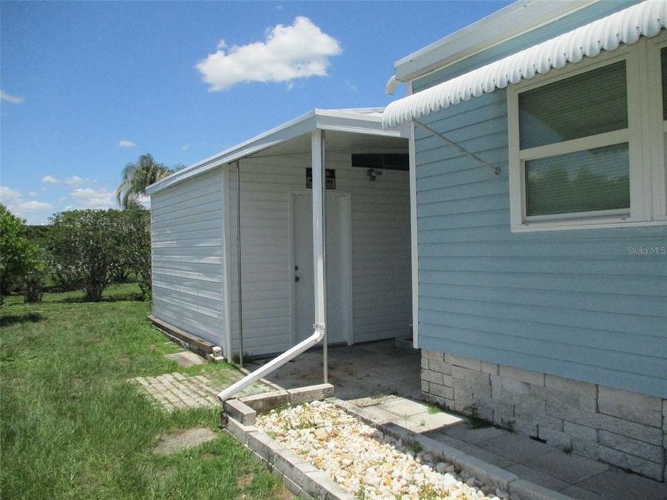 For Sale: $125,000 (2 beds, 1 baths, 804 Square Feet)