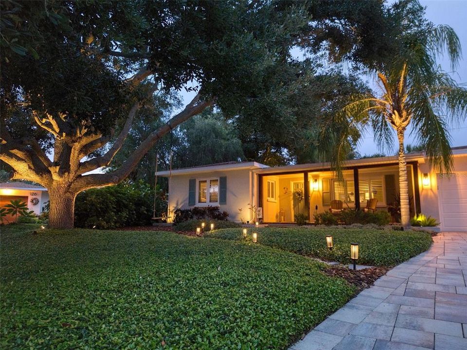 For Rent: $3,800 (2 beds, 1 baths, 1100 Square Feet)