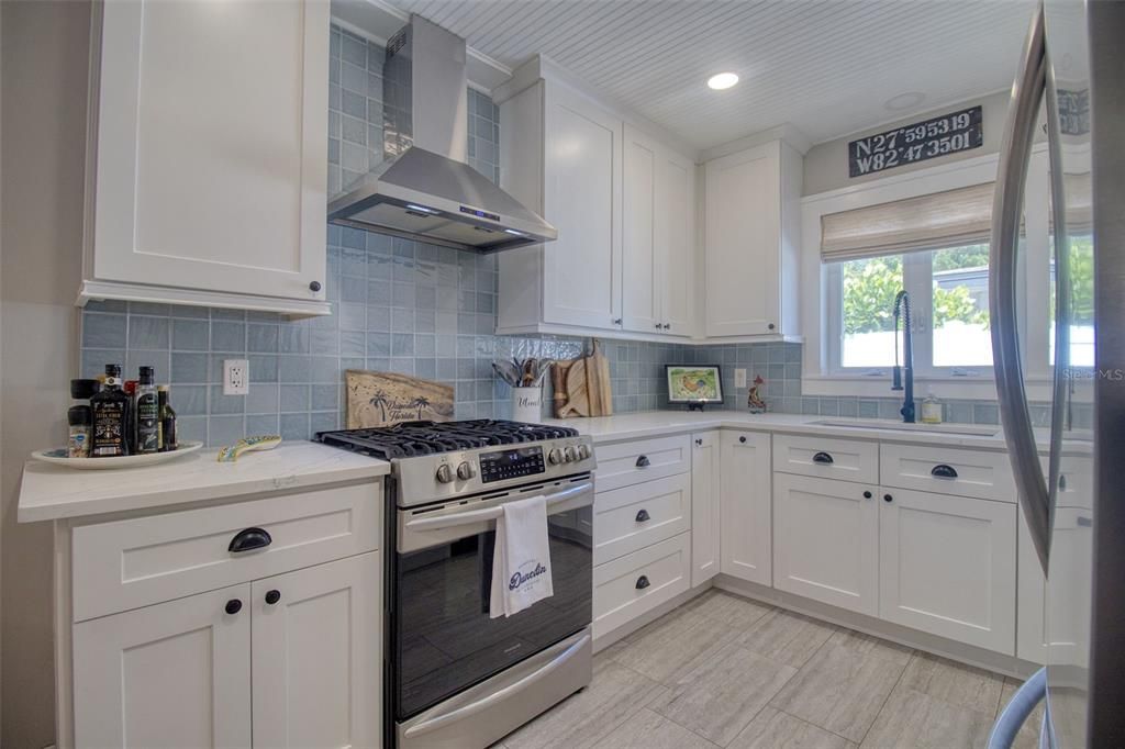 For Rent: $3,800 (2 beds, 1 baths, 1100 Square Feet)