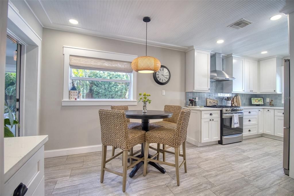 For Rent: $3,800 (2 beds, 1 baths, 1100 Square Feet)