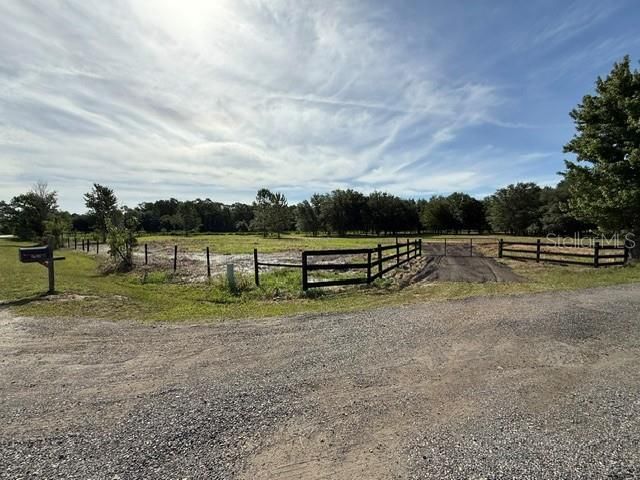 En Venta: $279,900 (4.94 acres)