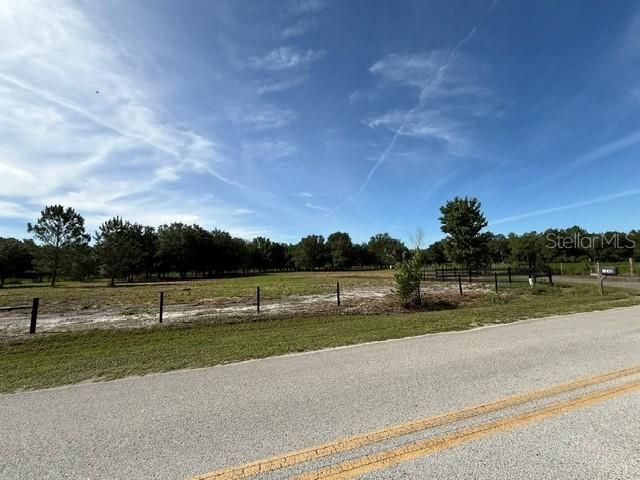 En Venta: $279,900 (4.94 acres)