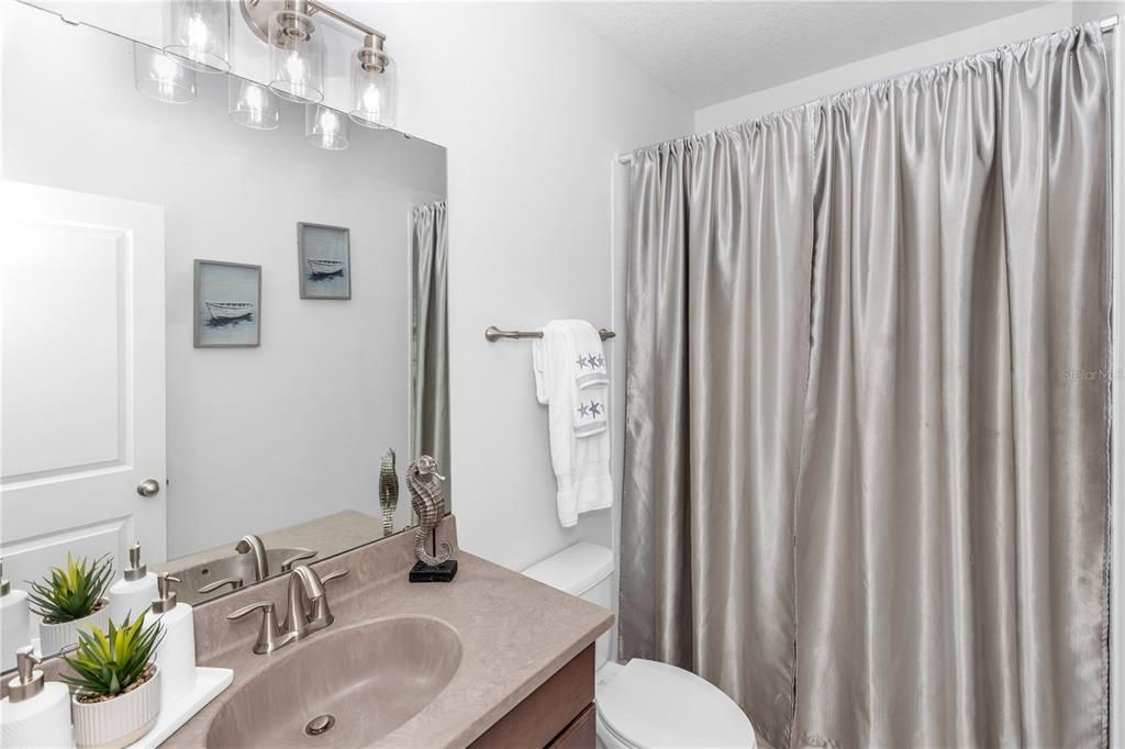 En Venta: $649,900 (4 camas, 2 baños, 2892 Pies cuadrados)