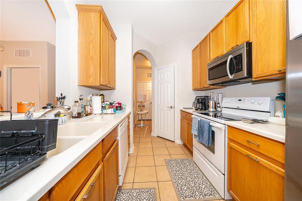 На продажу: $189,900 (2 спален, 2 ванн, 1112 Квадратных фут)