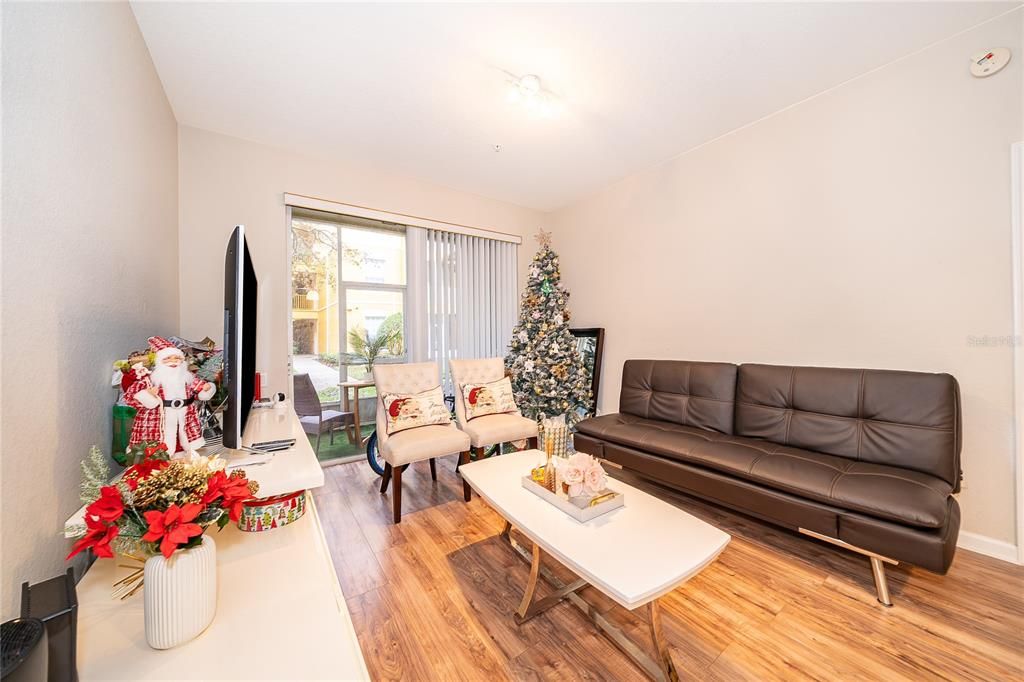 На продажу: $189,900 (2 спален, 2 ванн, 1112 Квадратных фут)