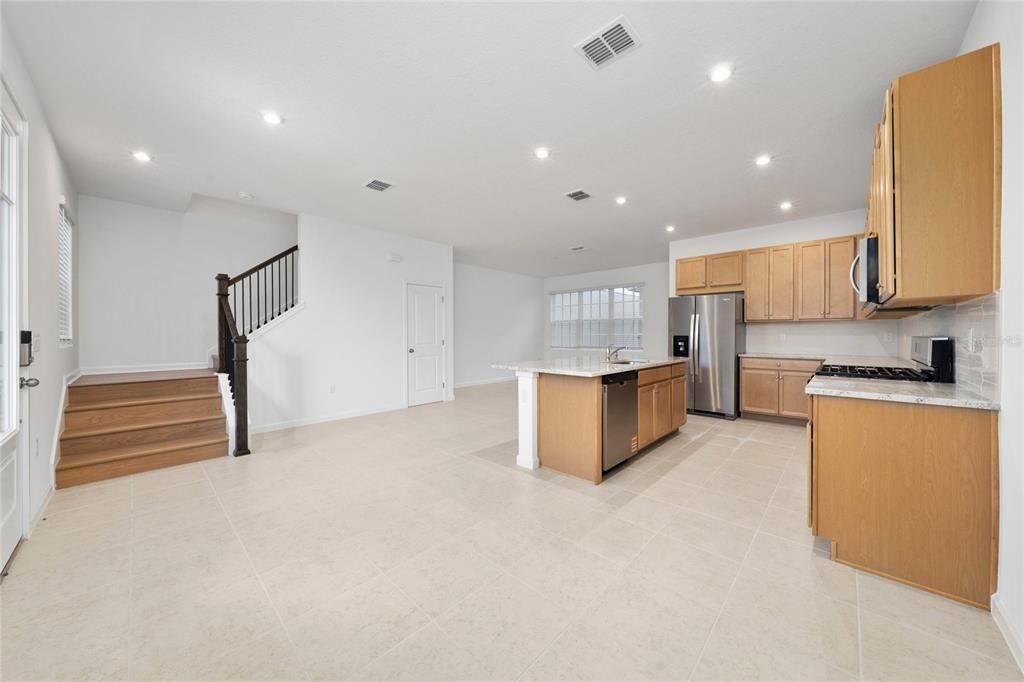 For Rent: $3,700 (3 beds, 2 baths, 1628 Square Feet)