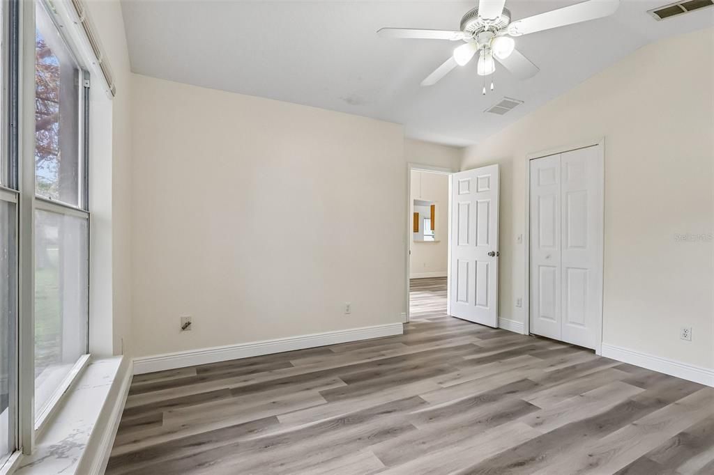 For Sale: $350,000 (3 beds, 2 baths, 1253 Square Feet)
