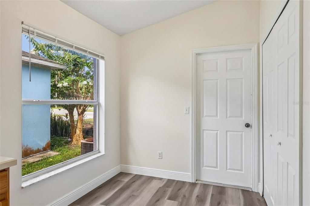 For Sale: $350,000 (3 beds, 2 baths, 1253 Square Feet)