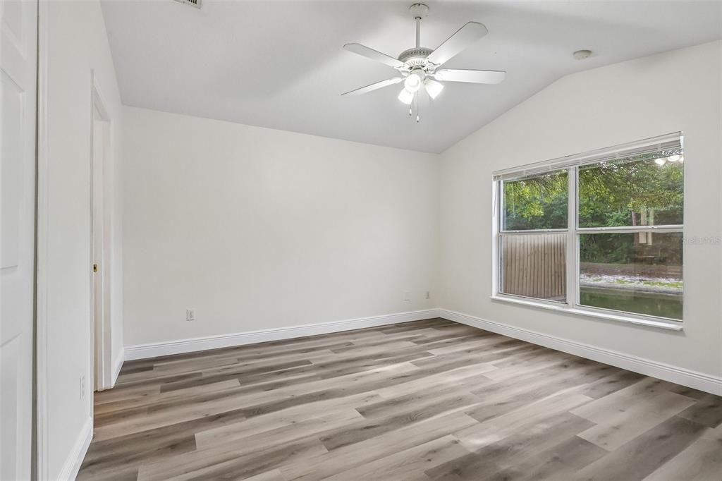 For Sale: $350,000 (3 beds, 2 baths, 1253 Square Feet)