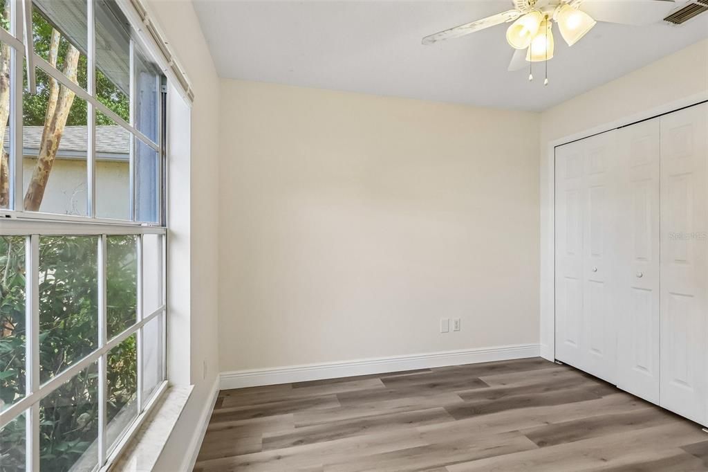 For Sale: $350,000 (3 beds, 2 baths, 1253 Square Feet)