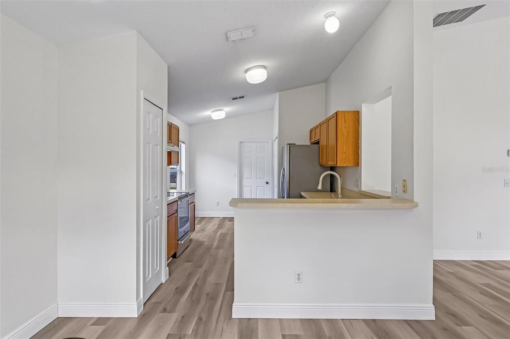 For Sale: $350,000 (3 beds, 2 baths, 1253 Square Feet)