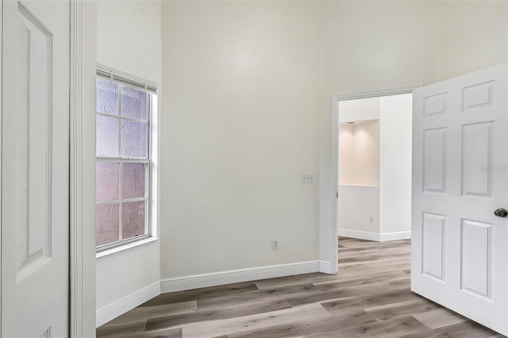 For Sale: $350,000 (3 beds, 2 baths, 1253 Square Feet)