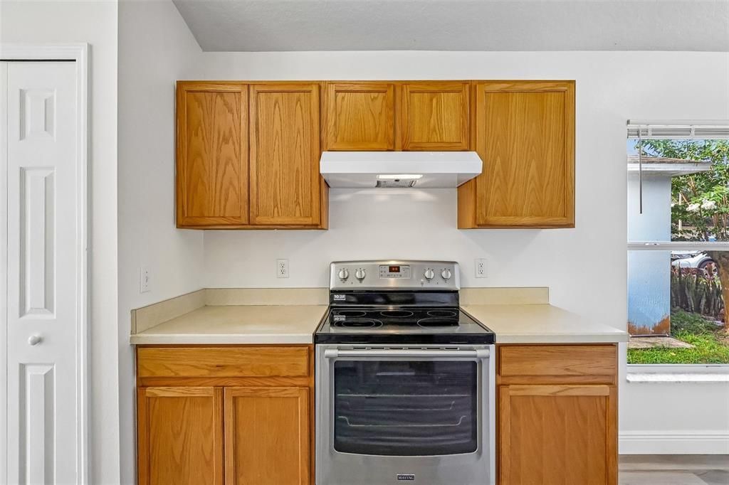 For Sale: $350,000 (3 beds, 2 baths, 1253 Square Feet)
