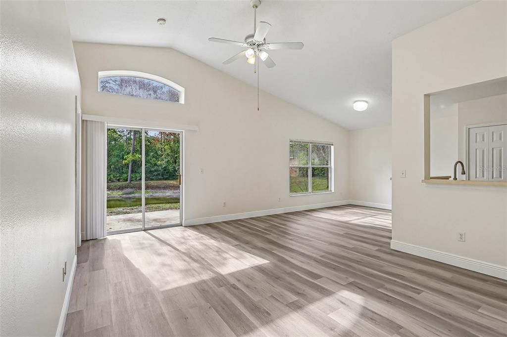 For Sale: $350,000 (3 beds, 2 baths, 1253 Square Feet)