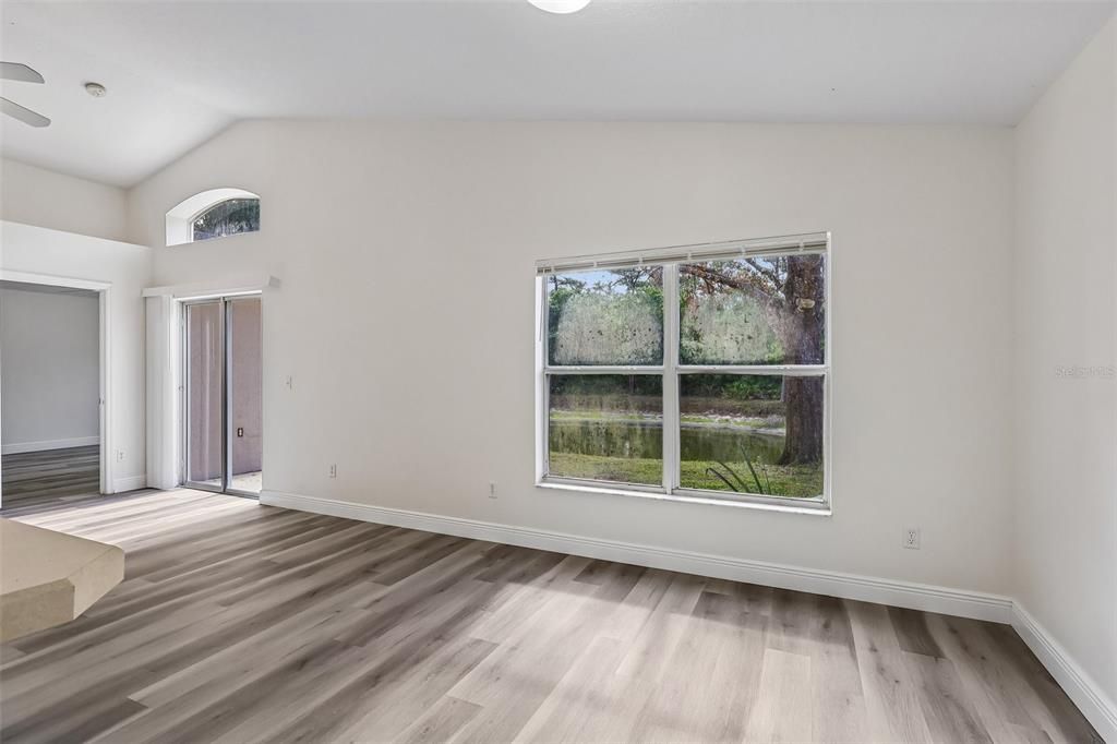 For Sale: $350,000 (3 beds, 2 baths, 1253 Square Feet)