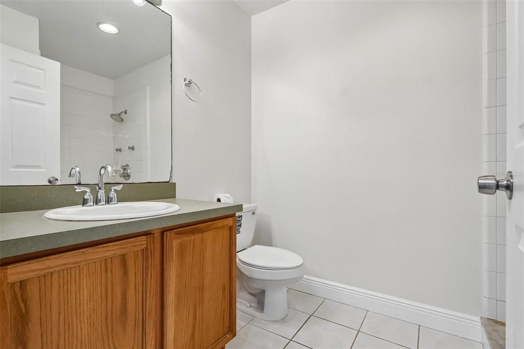 For Sale: $350,000 (3 beds, 2 baths, 1253 Square Feet)
