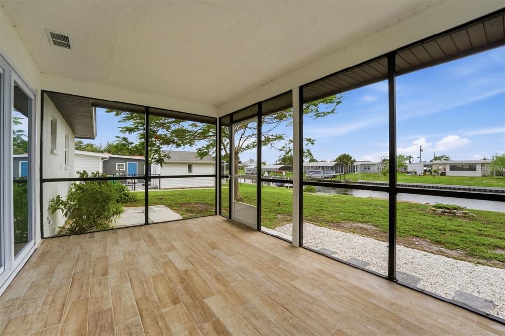 For Sale: $309,900 (2 beds, 2 baths, 1010 Square Feet)