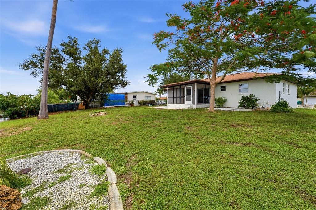 For Sale: $309,900 (2 beds, 2 baths, 1010 Square Feet)