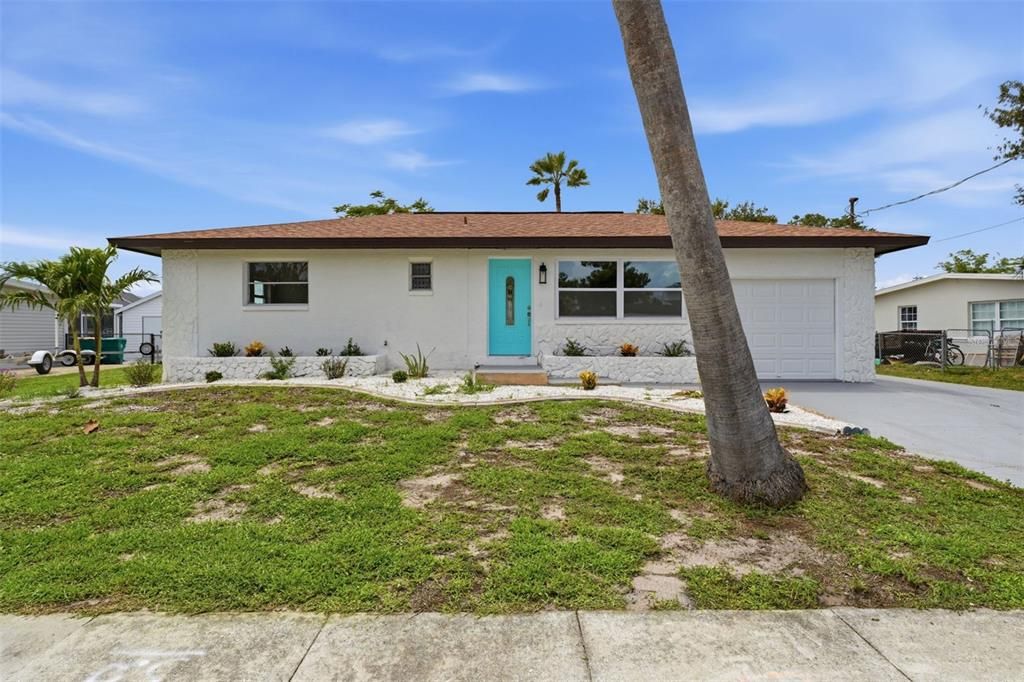 For Sale: $309,900 (2 beds, 2 baths, 1010 Square Feet)