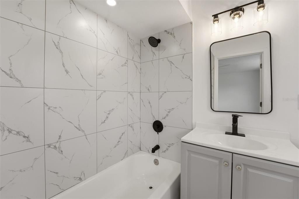 For Sale: $309,900 (2 beds, 2 baths, 1010 Square Feet)