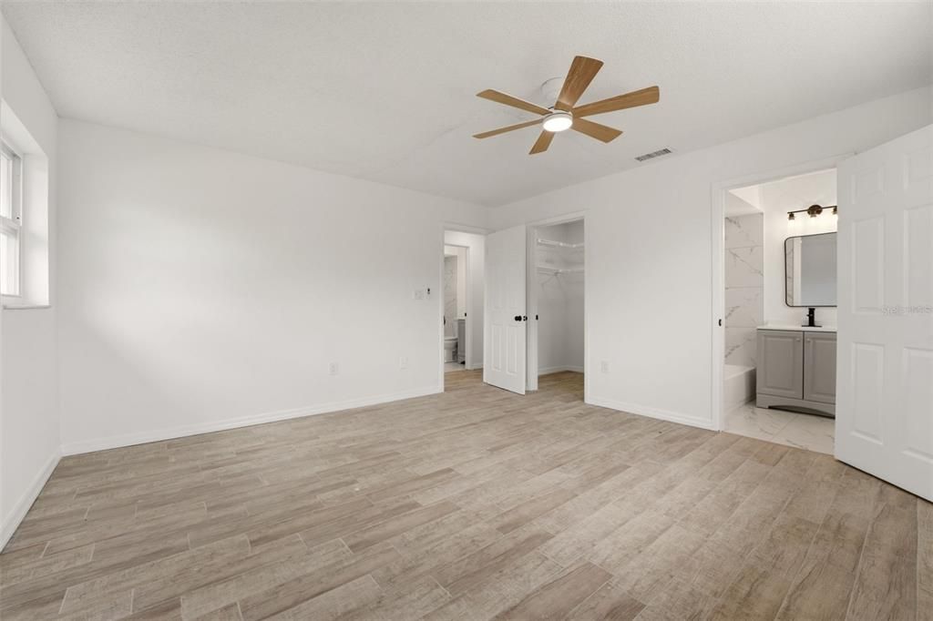 For Sale: $309,900 (2 beds, 2 baths, 1010 Square Feet)
