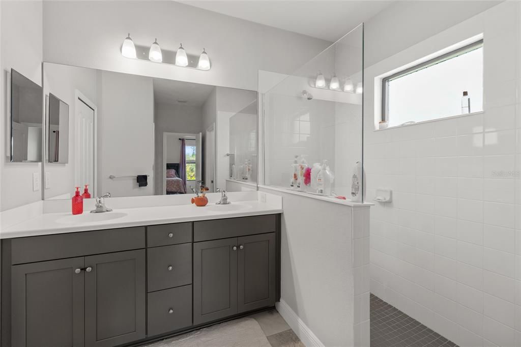For Sale: $469,999 (3 beds, 2 baths, 1536 Square Feet)