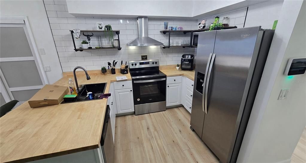 На продажу: $425,000 (4 спален, 2 ванн, 1521 Квадратных фут)