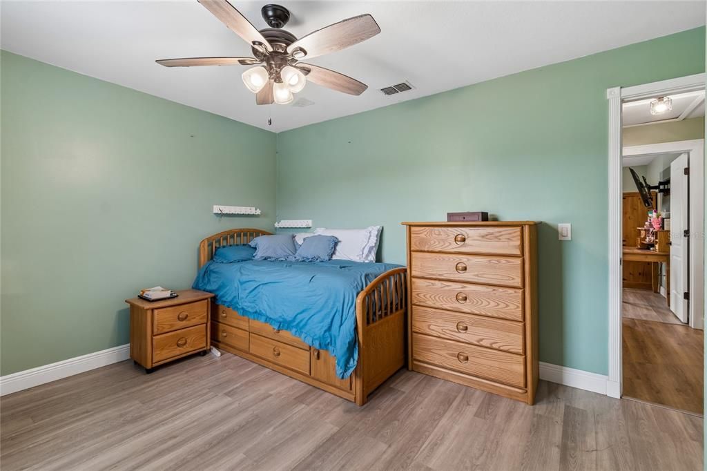 For Sale: $700,000 (4 beds, 2 baths, 1852 Square Feet)
