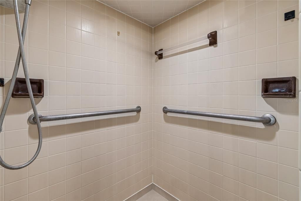 For Sale: $700,000 (4 beds, 2 baths, 1852 Square Feet)