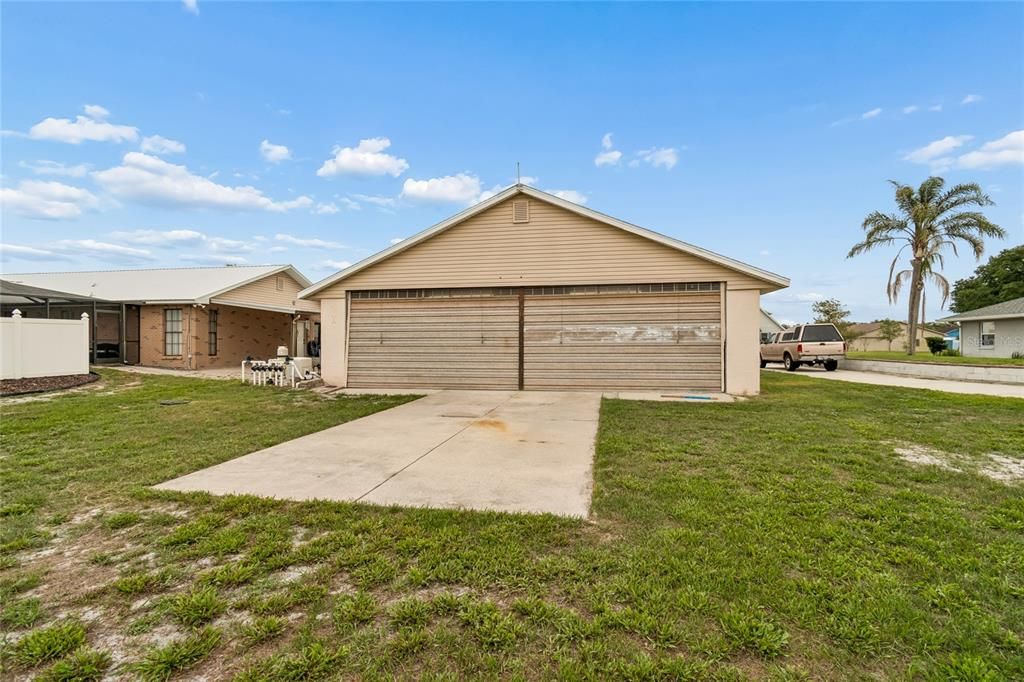 For Sale: $700,000 (4 beds, 2 baths, 1852 Square Feet)