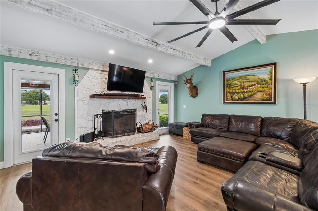 For Sale: $700,000 (4 beds, 2 baths, 1852 Square Feet)