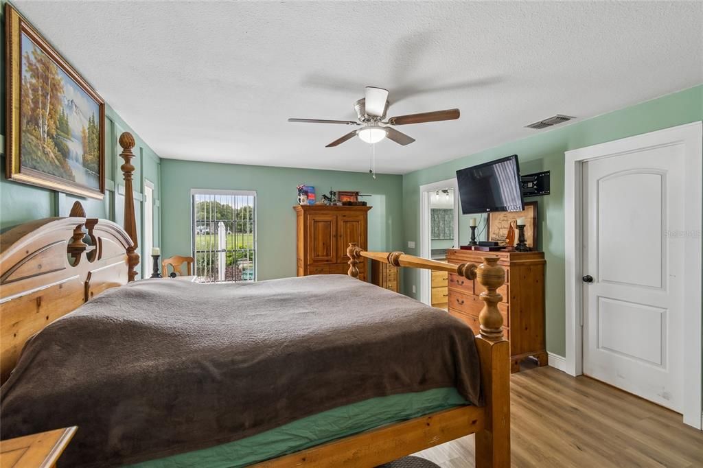 For Sale: $700,000 (4 beds, 2 baths, 1852 Square Feet)