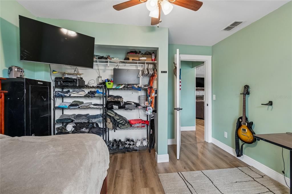 For Sale: $700,000 (4 beds, 2 baths, 1852 Square Feet)