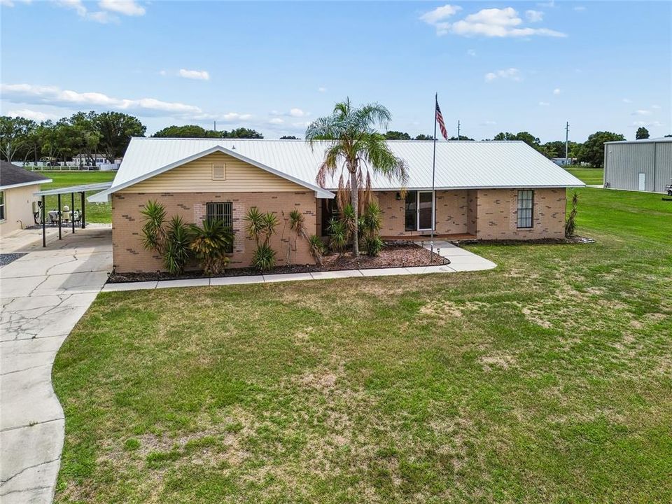 For Sale: $700,000 (4 beds, 2 baths, 1852 Square Feet)