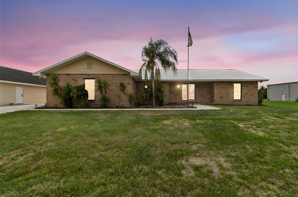 For Sale: $700,000 (4 beds, 2 baths, 1852 Square Feet)